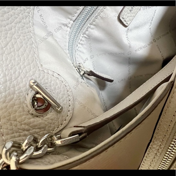 SALE‼️‼️ Michael Kors Large Tote & Wallet Grey - Picture 5 of 6